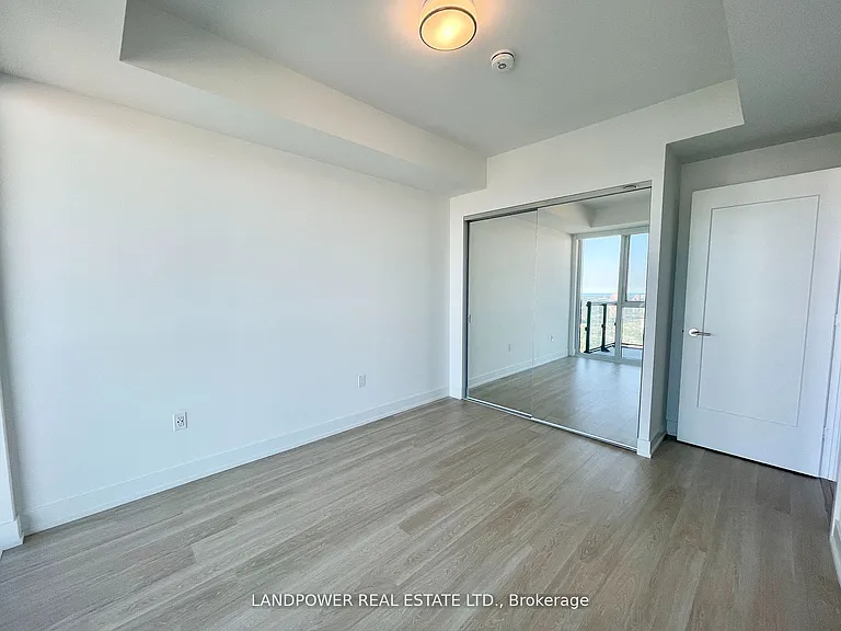 30 Inn On The Park Dr #4206 — Photo 4