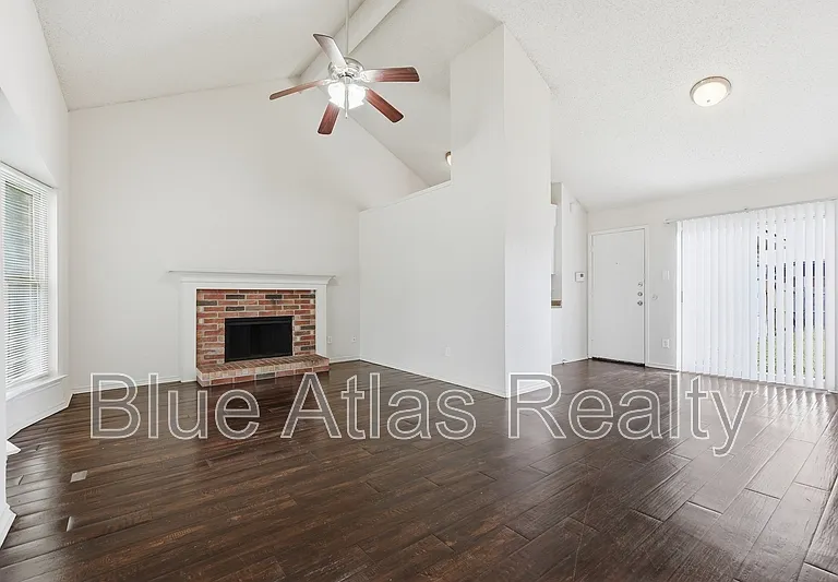 1612 Hunterwood Dr — Photo 4