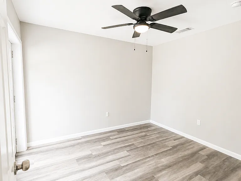 209 River Oaks Dr #E — Photo 4
