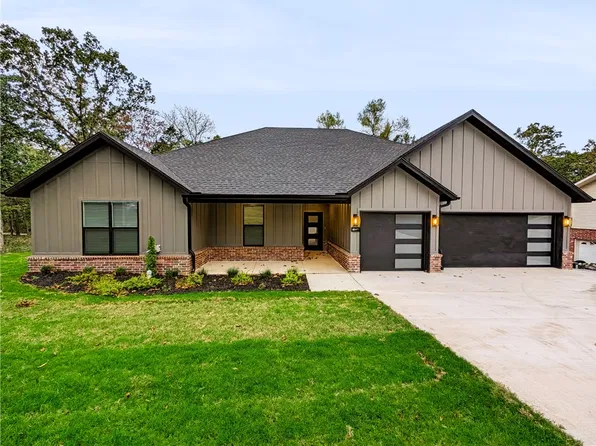 4 Constance Cir, Bella Vista, AR 72714