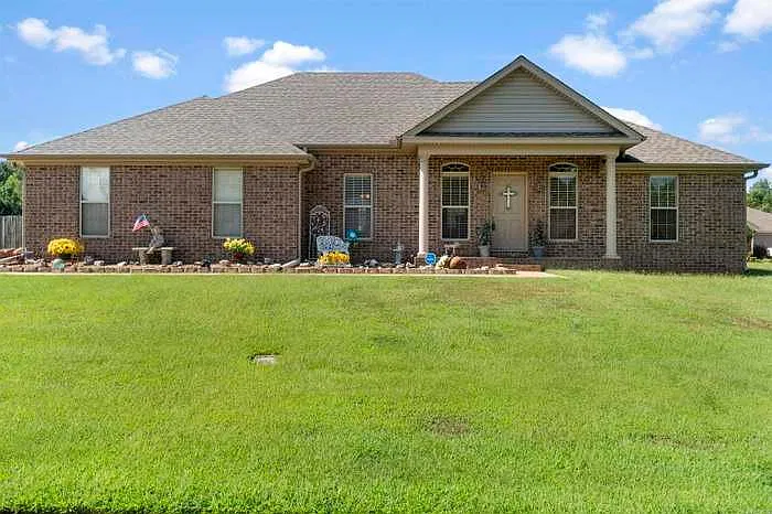 3 bed, 1713 sqft, $1,950 — Photo 1