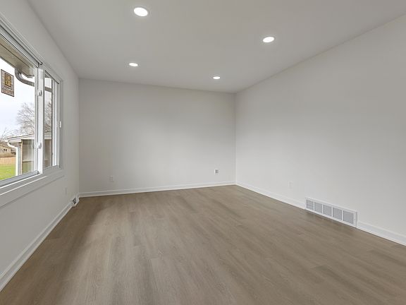 4th image of 5873 Clarendon Dr