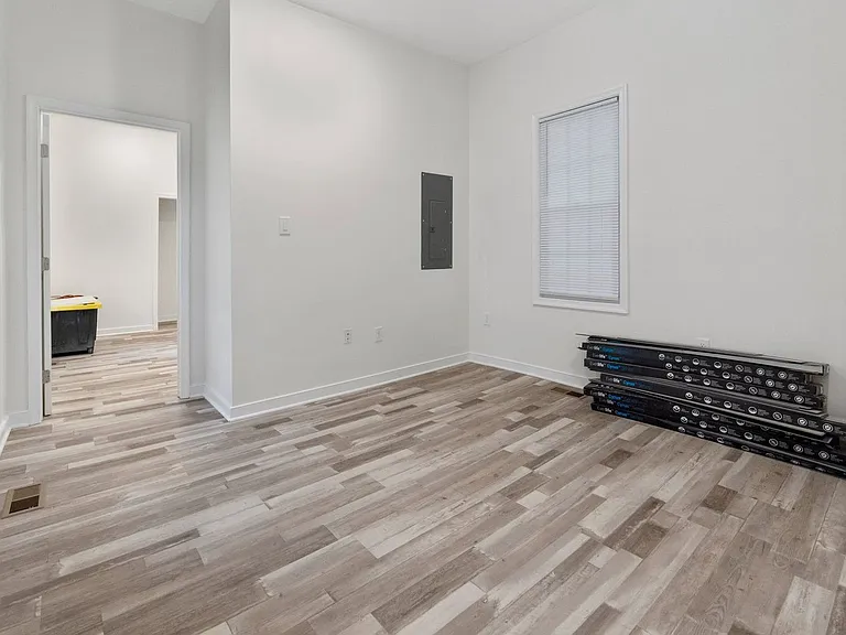 2110 North Ave #1 — Photo 8