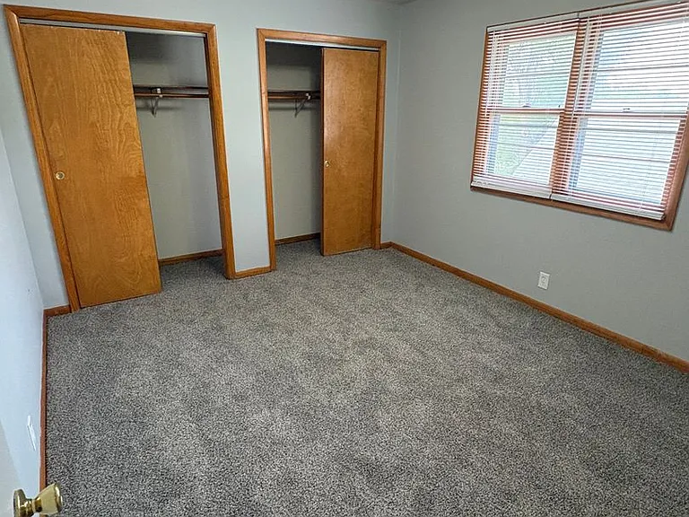 4315 Charles St — Photo 3