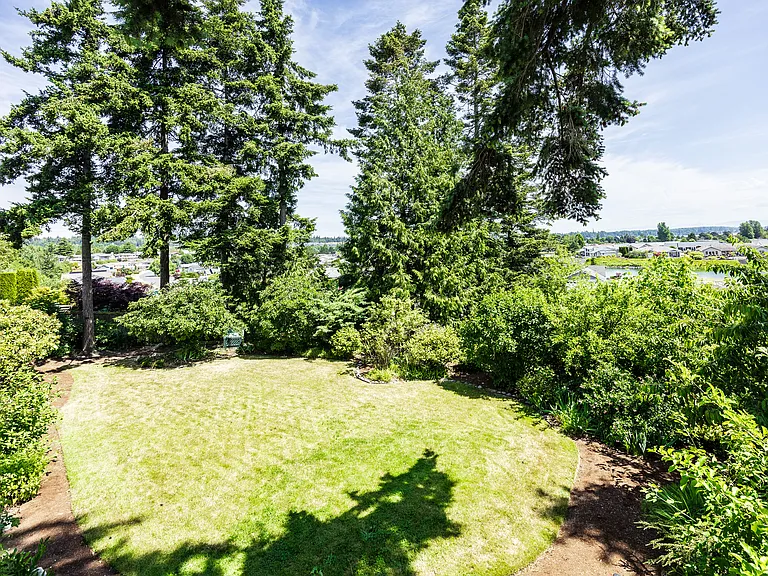 8142 Comox Rd — Photo 6