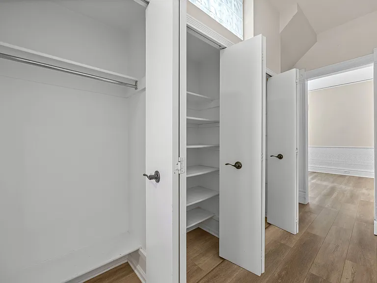 Thomas Logan Apartments — Photo 8