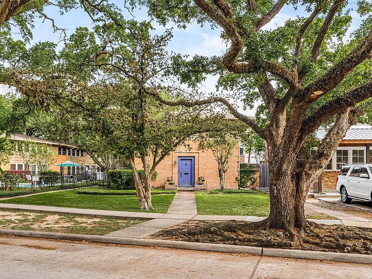 4018 Blue Bonnet Blvd #A — Photo 2