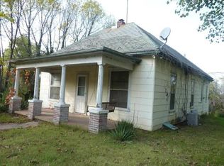 4015 Cook Rd, Saint Joseph, MO 64505