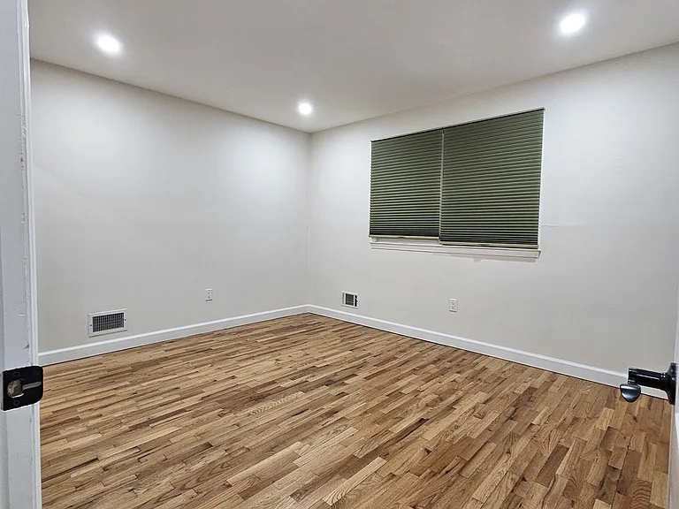 12 Regina St #1 — Photo 9