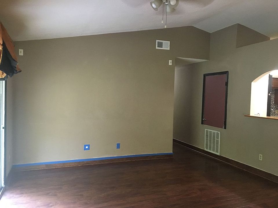 1st image of 106 Royal Cir