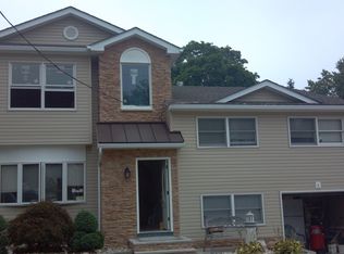 3 Oxford Dr, Parlin, NJ 08859