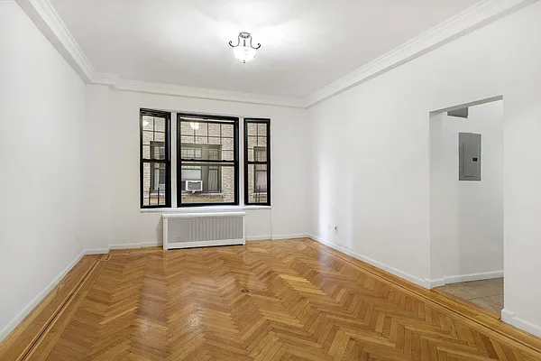 Rented by Moises Farhart, LREB | media 1