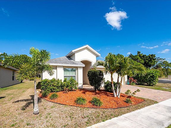 4th image of 9756 Palm Breezes Drive