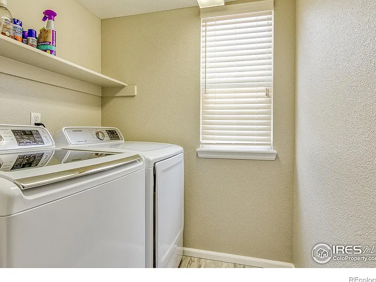 3145 E Yarrow Cir — Photo 2