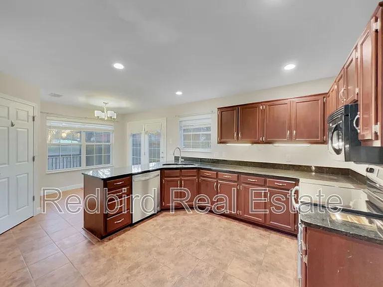 399 Clarkston Dr — Photo 7
