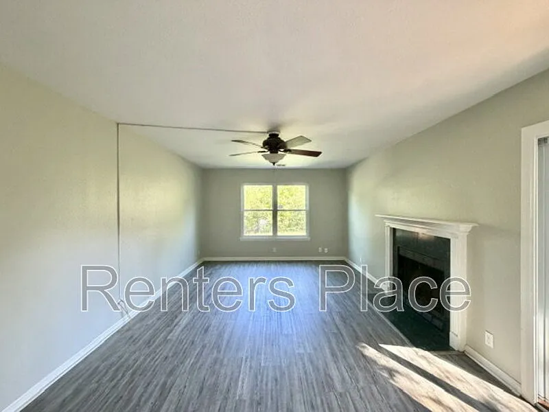 3 bed, 3.0 bath, 1515 sqft, $1,495 — Photo 2