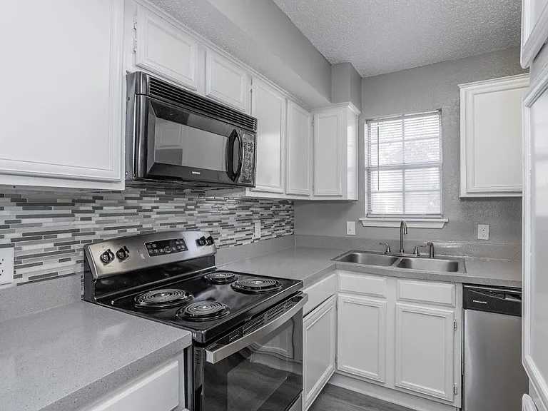 Sevilla Condos — Photo 11
