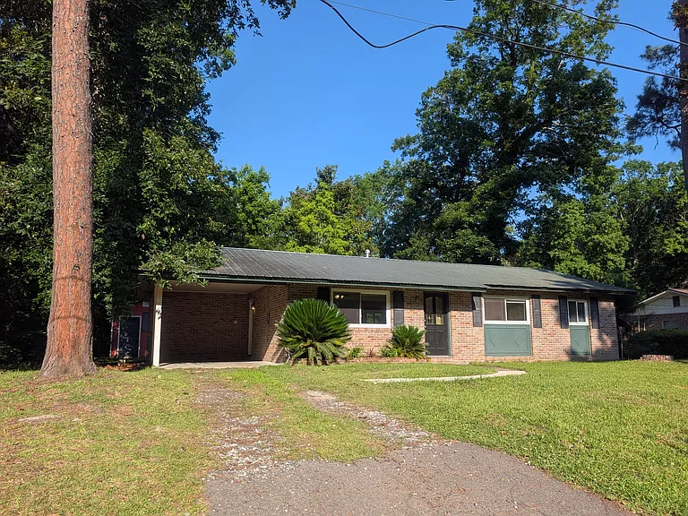 634 Constant Dr — Photo 2