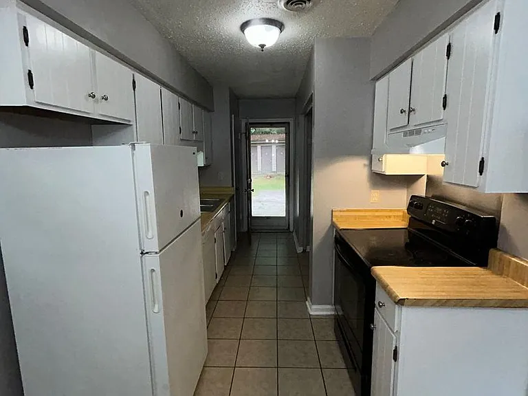 1718 Horseshoe Dr — Photo 5