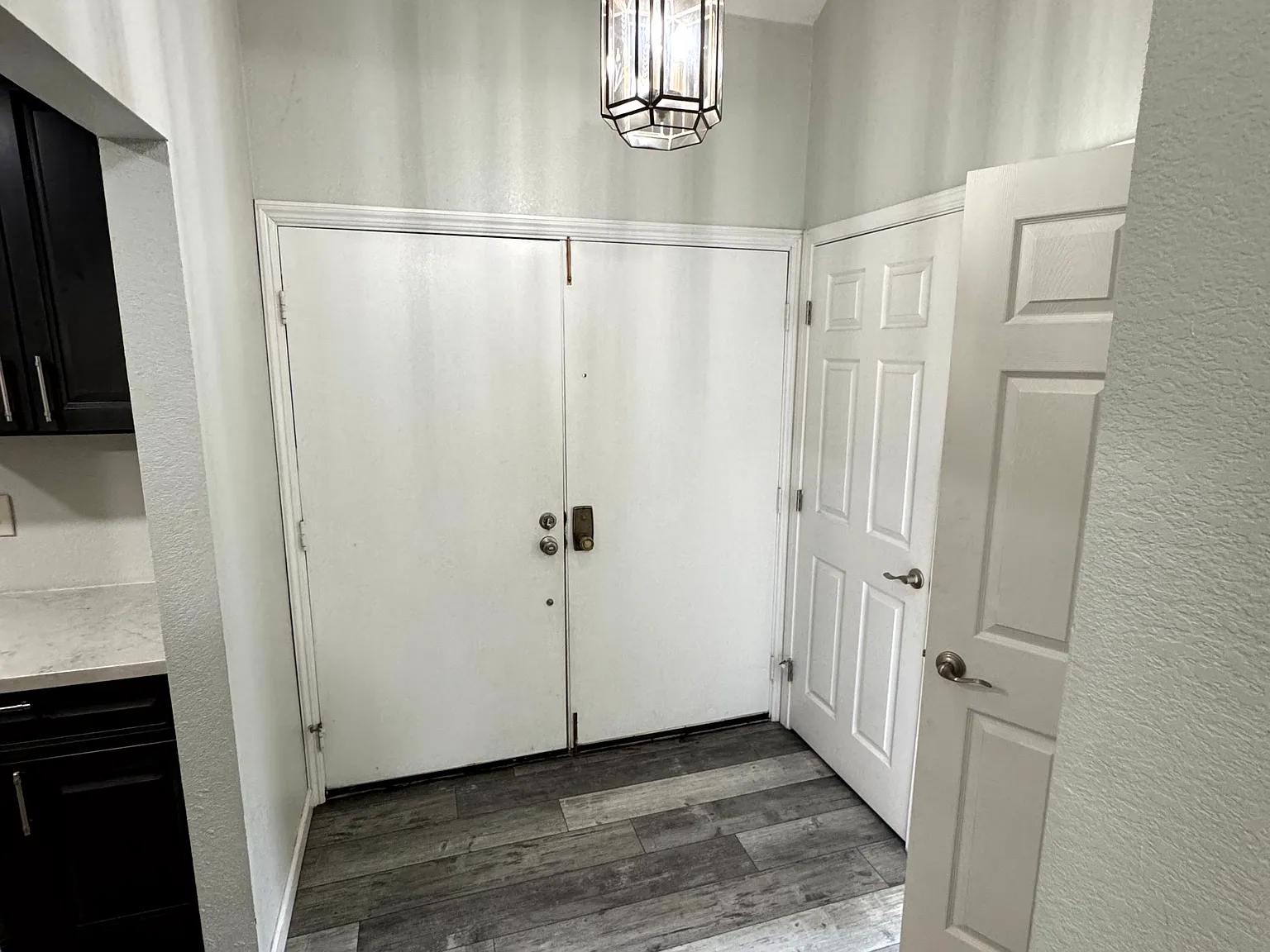 3 bed, 2.5 bath, 1663 sqft, $4,100 — Photo 3