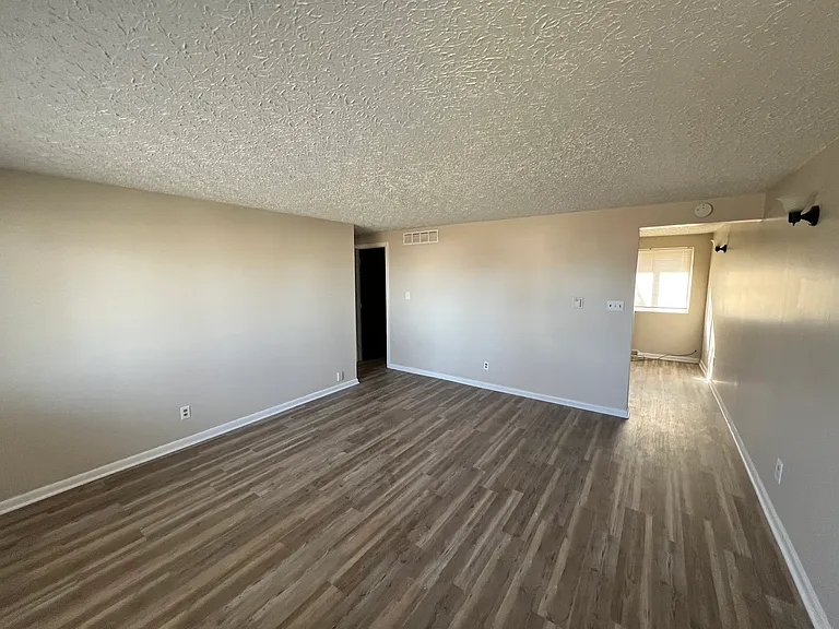 57 Oakwood Dr #4 — Photo 4