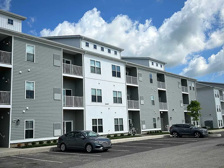 Fallbrook Flats — Photo 24