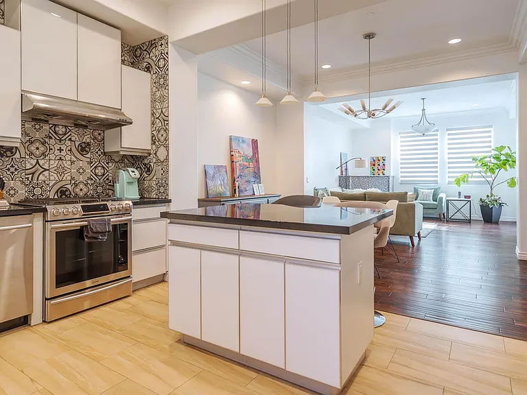 441 N Los Robles Ave — Photo 10
