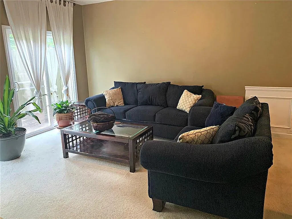 4 bed, 1496 sqft, $2,239 — Photo 3