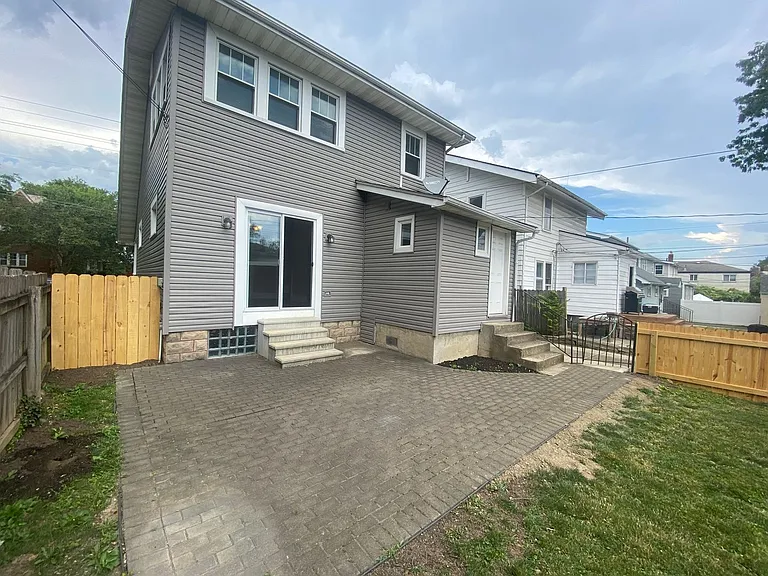 1323 W 3rd Ave — Photo 45
