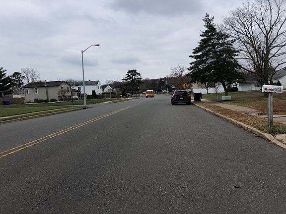 5th image of 934 Vaughn Ave
