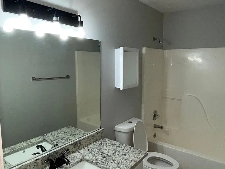 1415 Huebner St — Photo 14