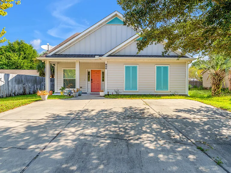 808 Willow St — Photo 1