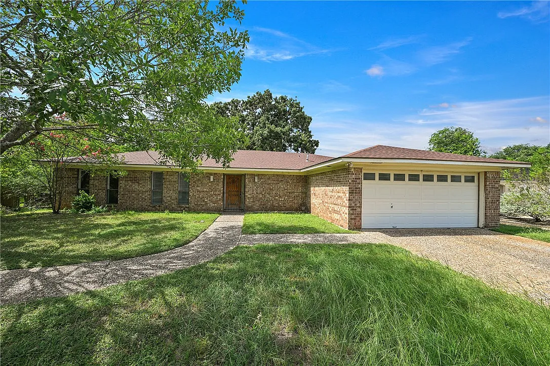3 bed, 1921 sqft, $1,995 — Photo 1