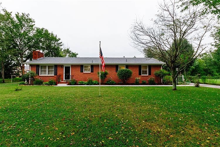 1st image of 114 Twin Oak Dr