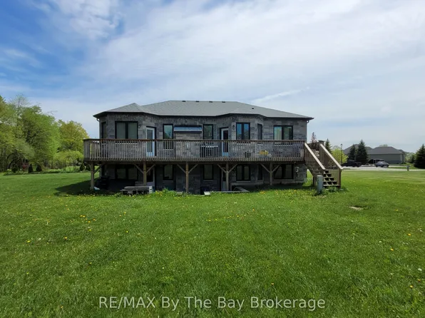 16 Walnut Dr, Wasaga Beach, ON L9Z 0A9