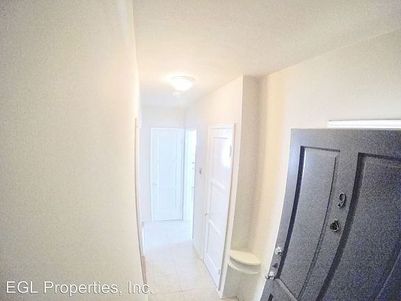 4th image of 9216 Alden Dr