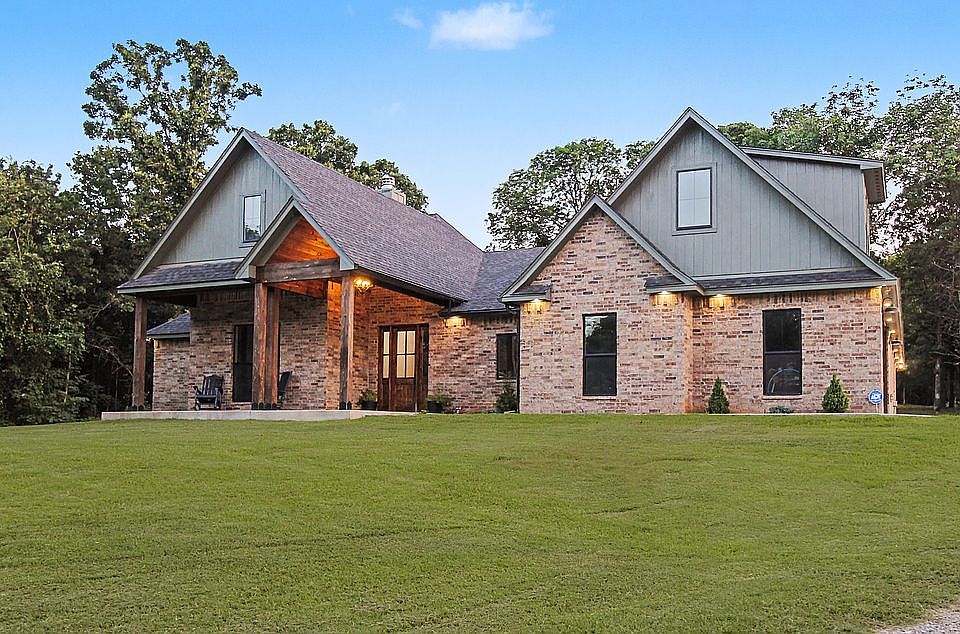 1st image of 1850 Crestview Dr