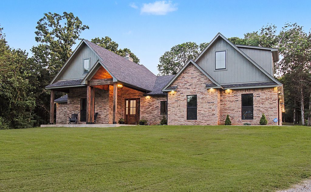 1850 Crestview Dr - Property Image