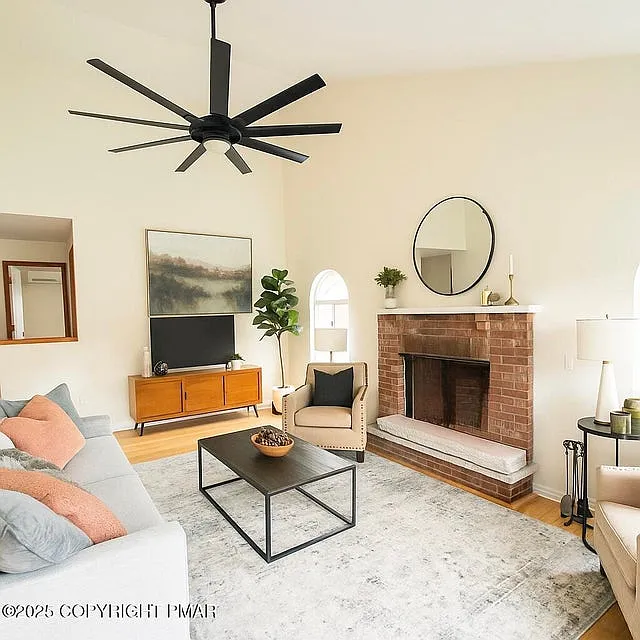 3 bed, 1436 sqft, $2,100 — Photo 3
