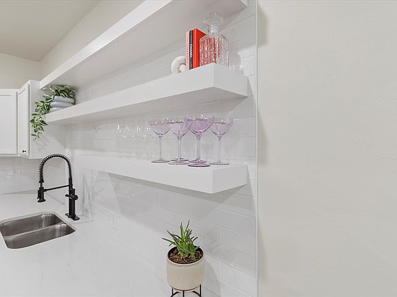 4th image of 224 W Symmes St #105