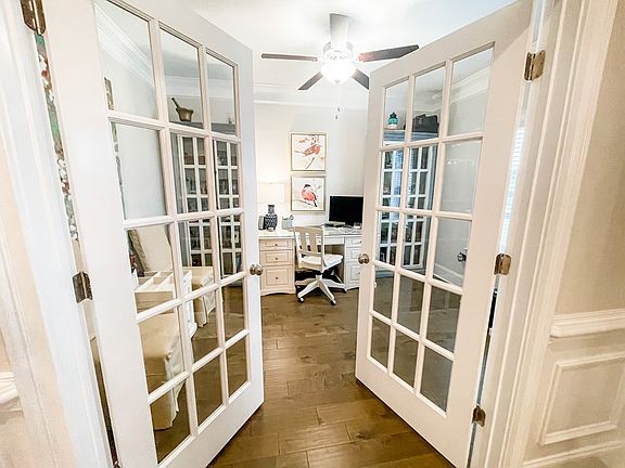 4th image of 110 Elizabeth Ln