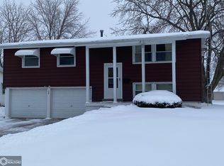 106 Maple Dr, Mediapolis, IA 52637