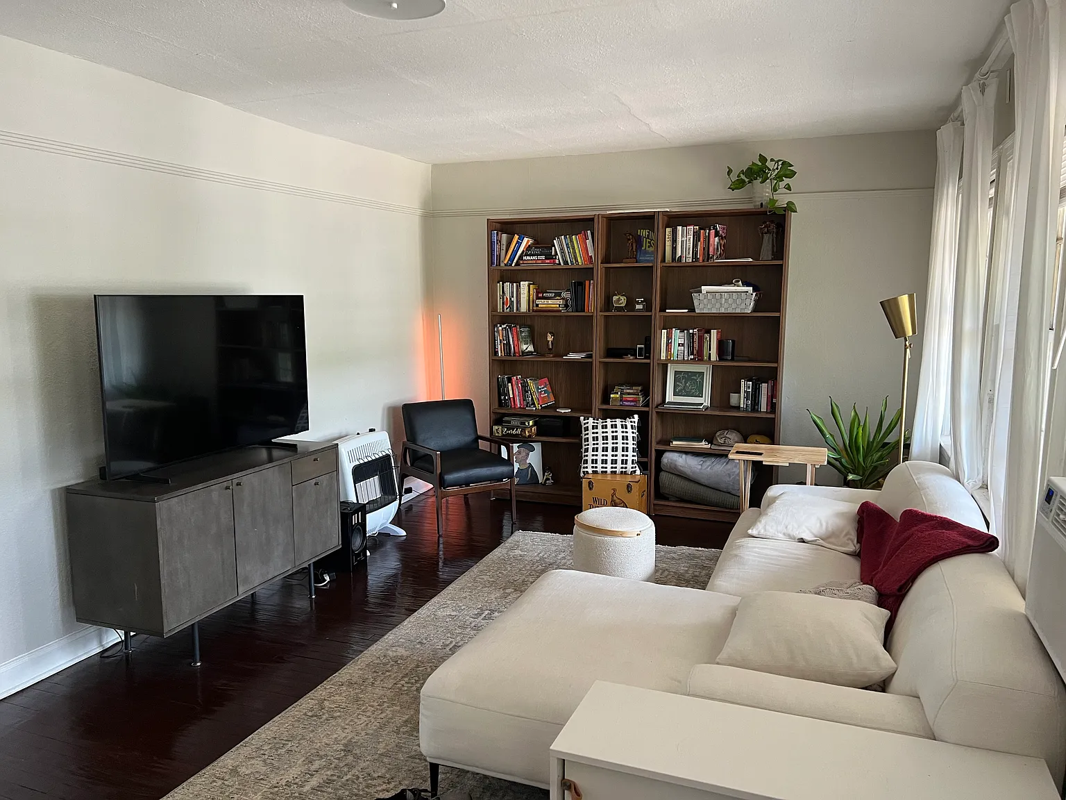 2 bed, 700 sqft, $1,800 — Photo 3