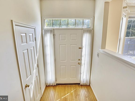 2nd image of 10142 Vanderbilt Cir