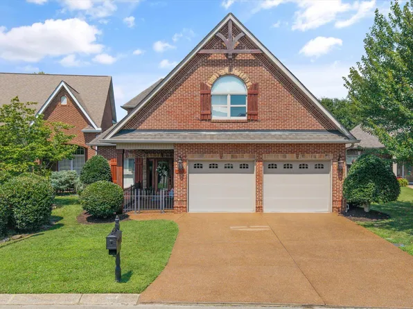 267 Savannah Park Dr, Maryville, TN 37803