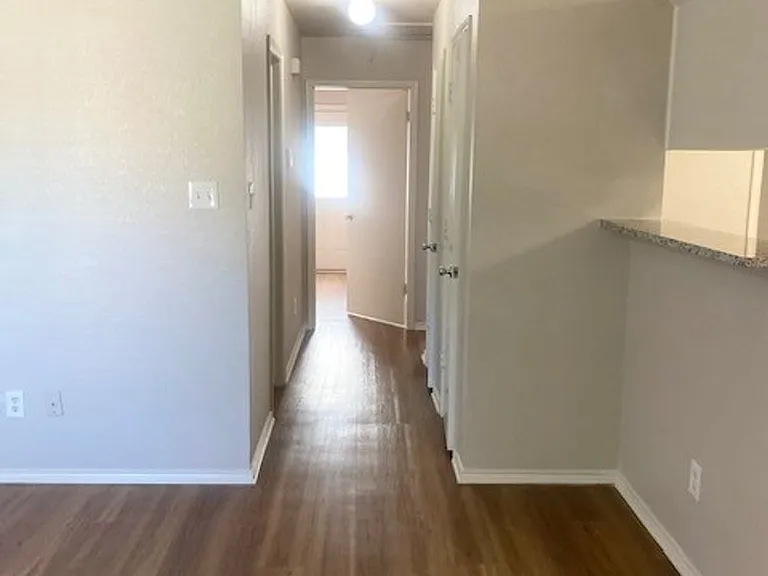 305 Schumacher Dr — Photo 4