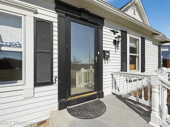 3rd image of 15330 Howlett Rd