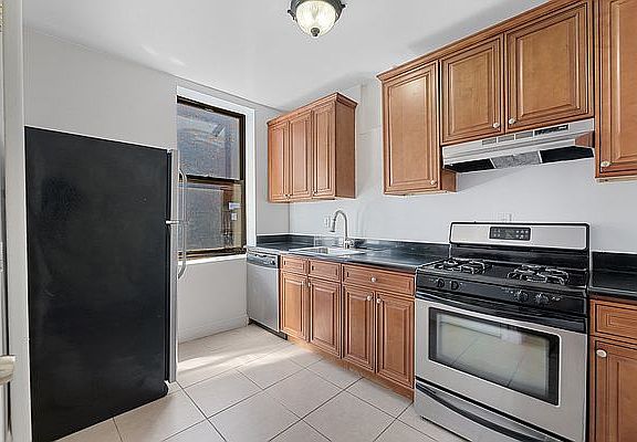 4th image of 3620 Broadway #64