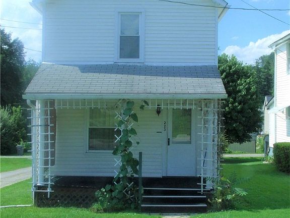 2nd image of 223 Stewart St