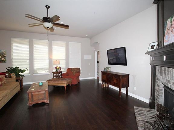 3rd image of 4004 Sierra Vista Way